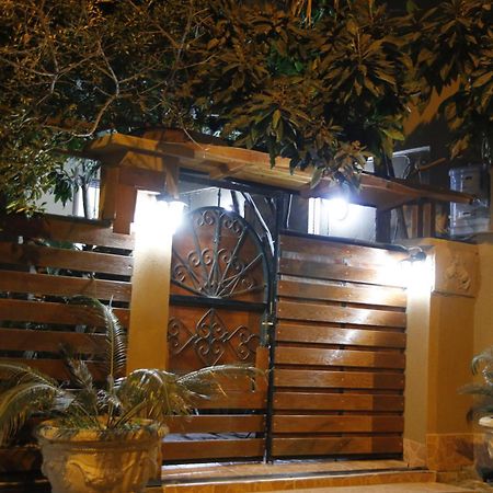2 Kitarat Bb Bed & Breakfast Vlore Bagian luar foto