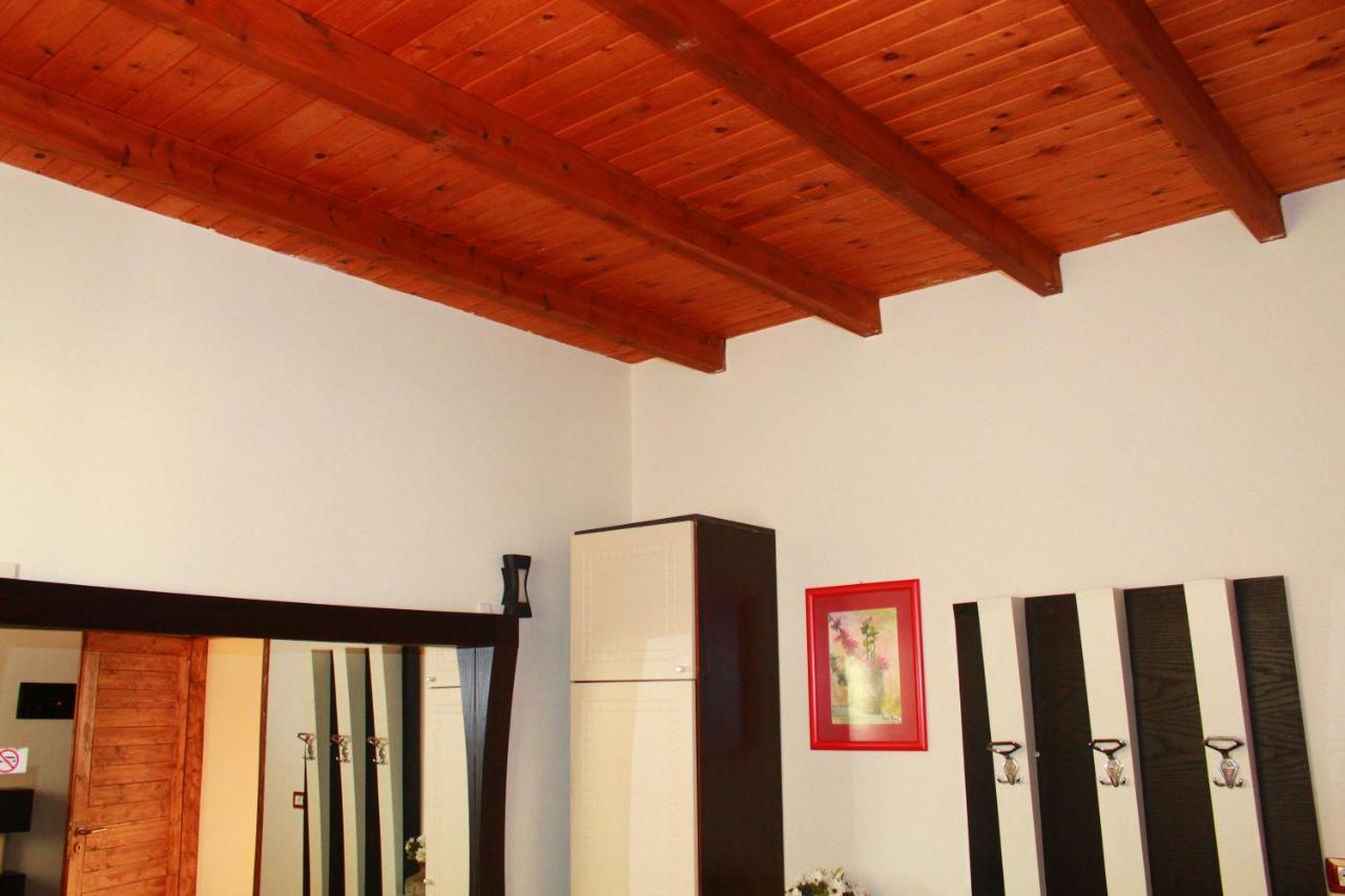 2 Kitarat Bb Bed & Breakfast Vlore Bagian luar foto