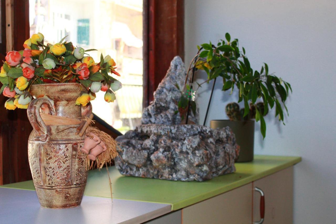 2 Kitarat Bb Bed & Breakfast Vlore Bagian luar foto