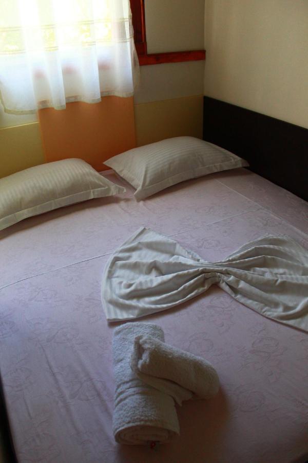 2 Kitarat Bb Bed & Breakfast Vlore Bagian luar foto