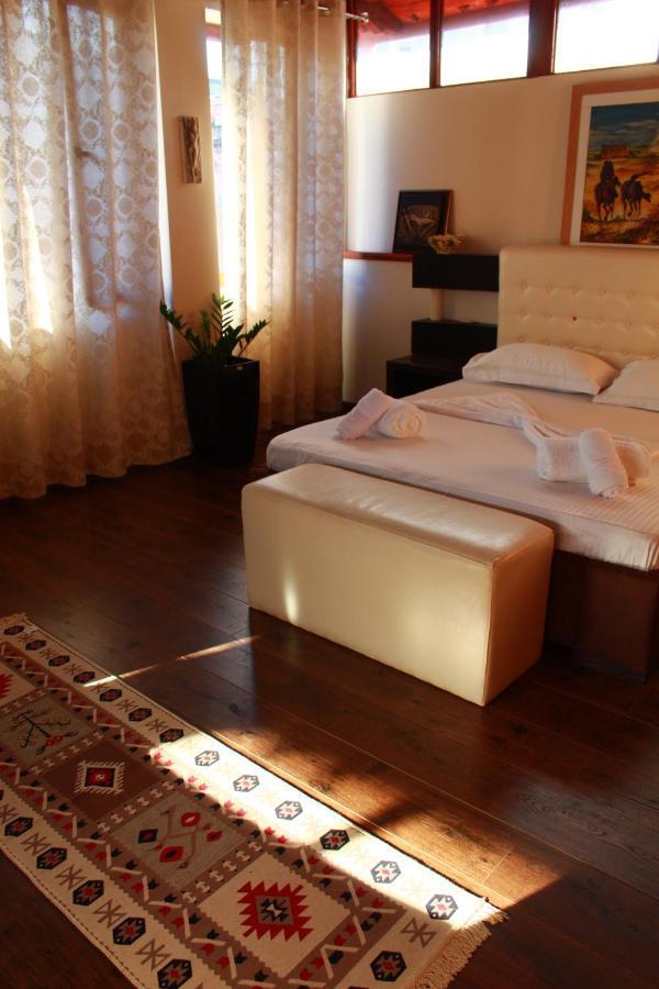 2 Kitarat Bb Bed & Breakfast Vlore Bagian luar foto
