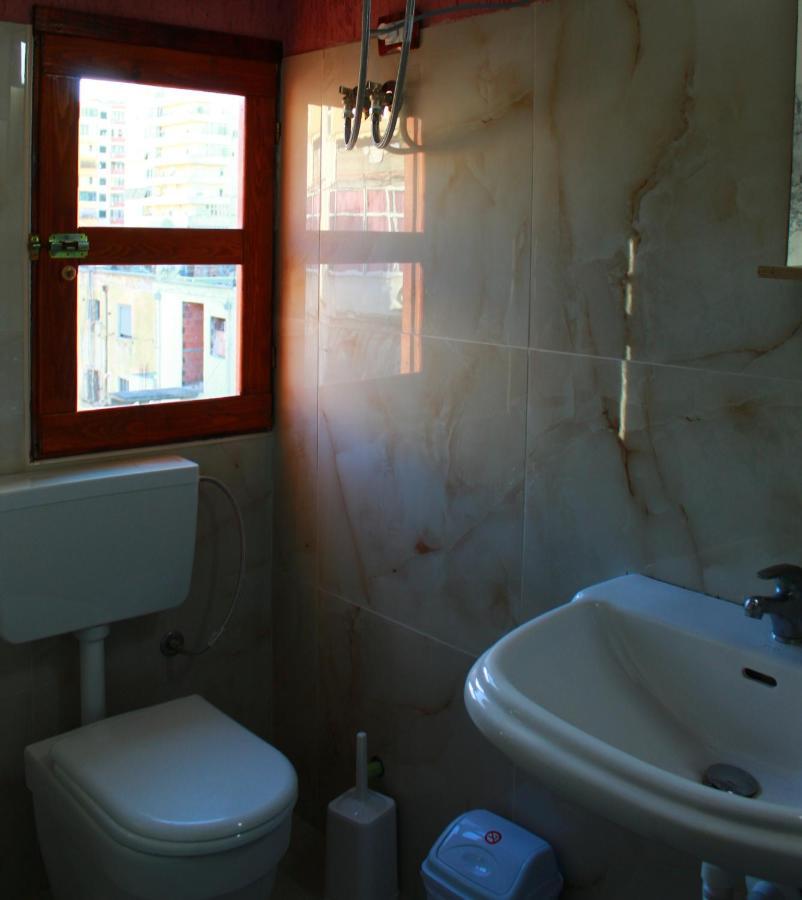 2 Kitarat Bb Bed & Breakfast Vlore Bagian luar foto