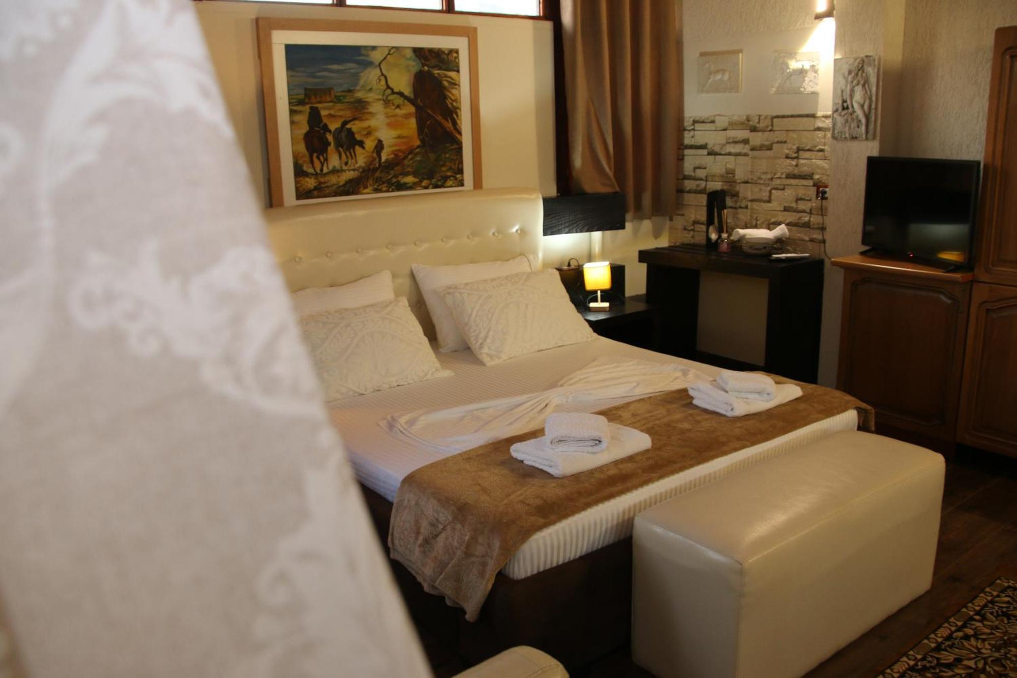 2 Kitarat Bb Bed & Breakfast Vlore Bagian luar foto