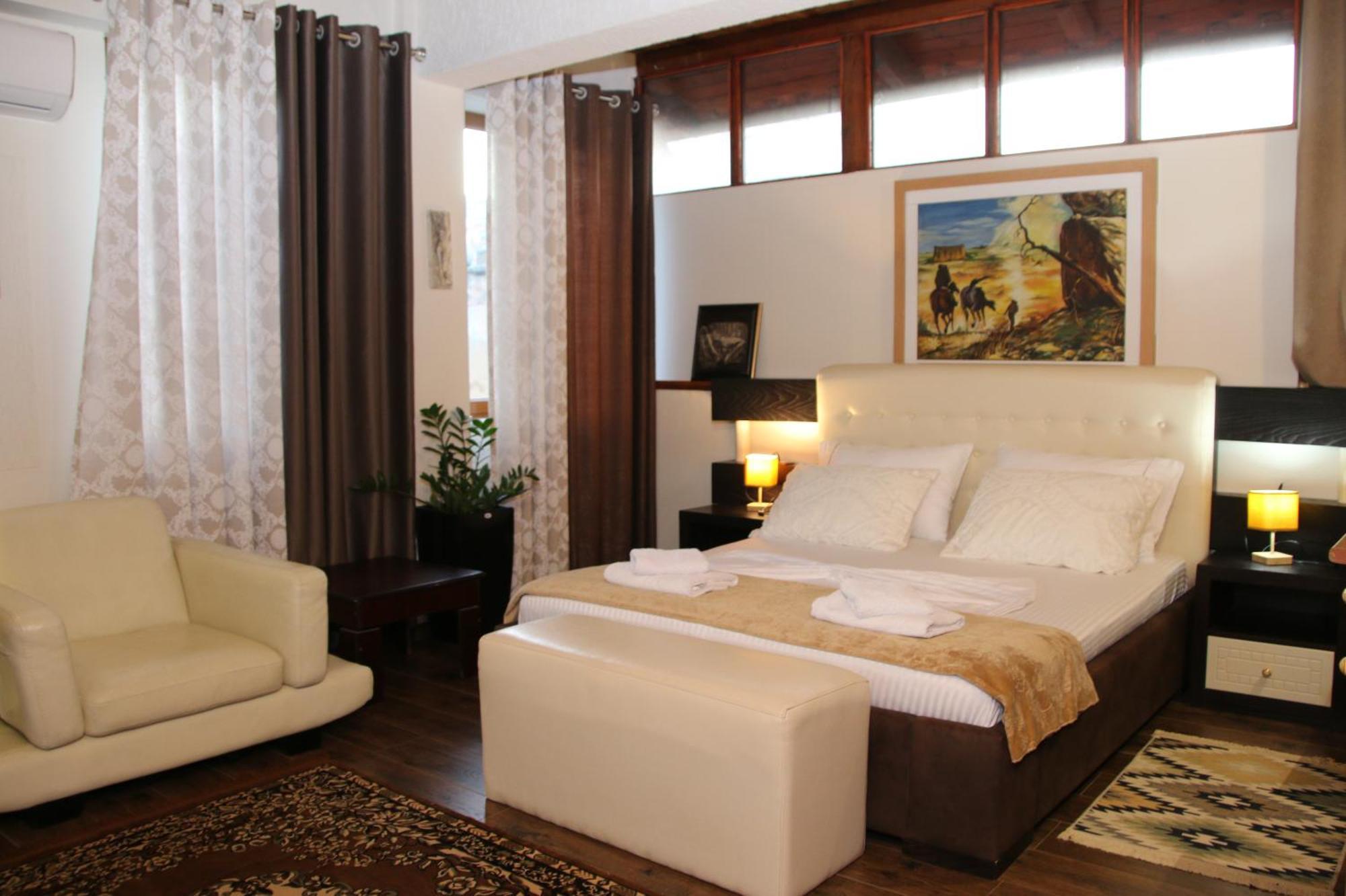 2 Kitarat Bb Bed & Breakfast Vlore Bagian luar foto