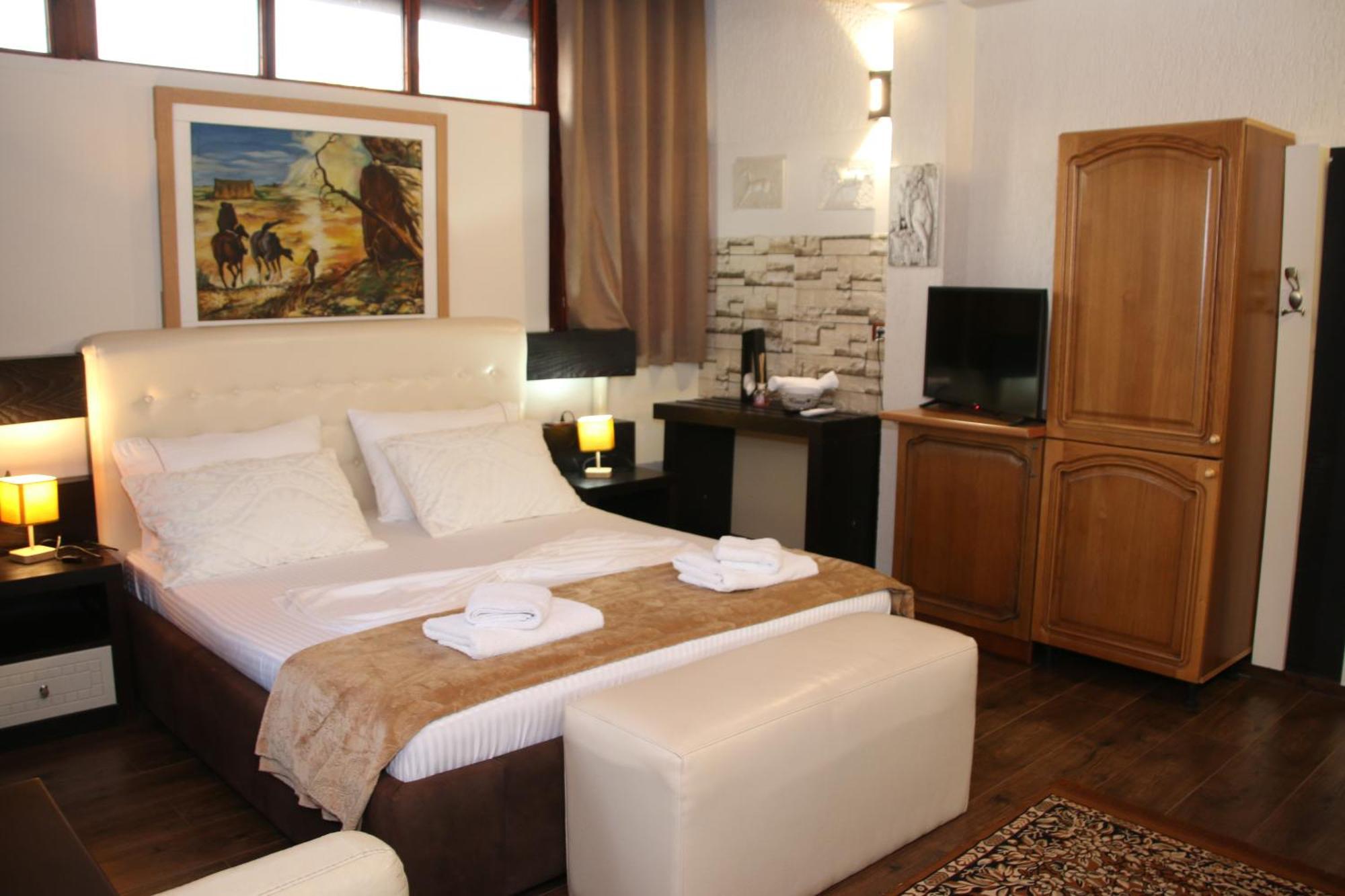 2 Kitarat Bb Bed & Breakfast Vlore Bagian luar foto