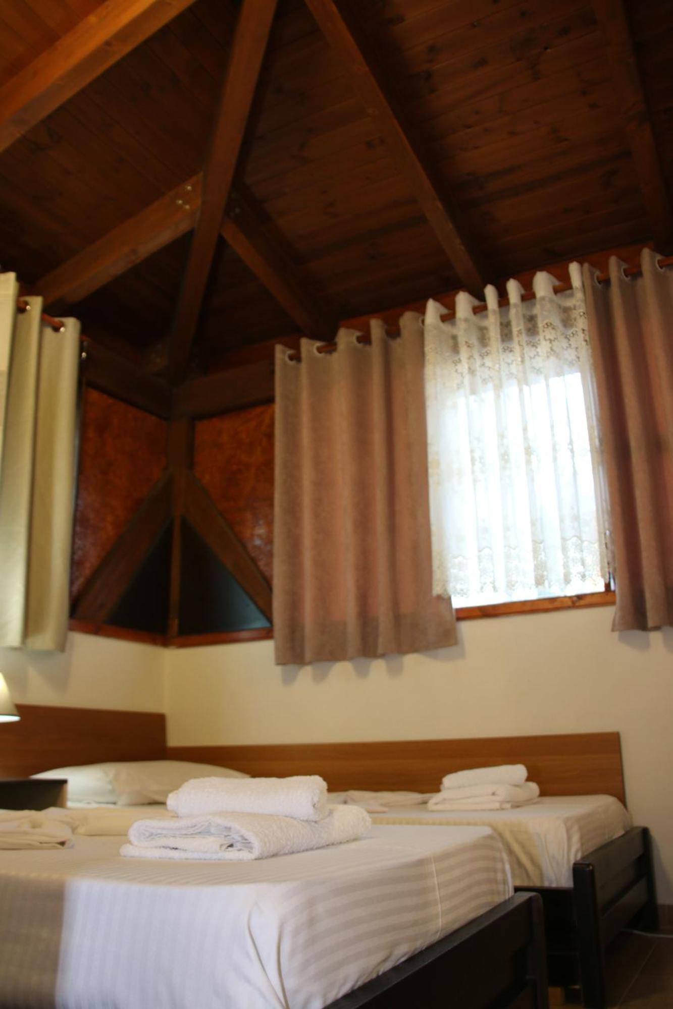 2 Kitarat Bb Bed & Breakfast Vlore Bagian luar foto