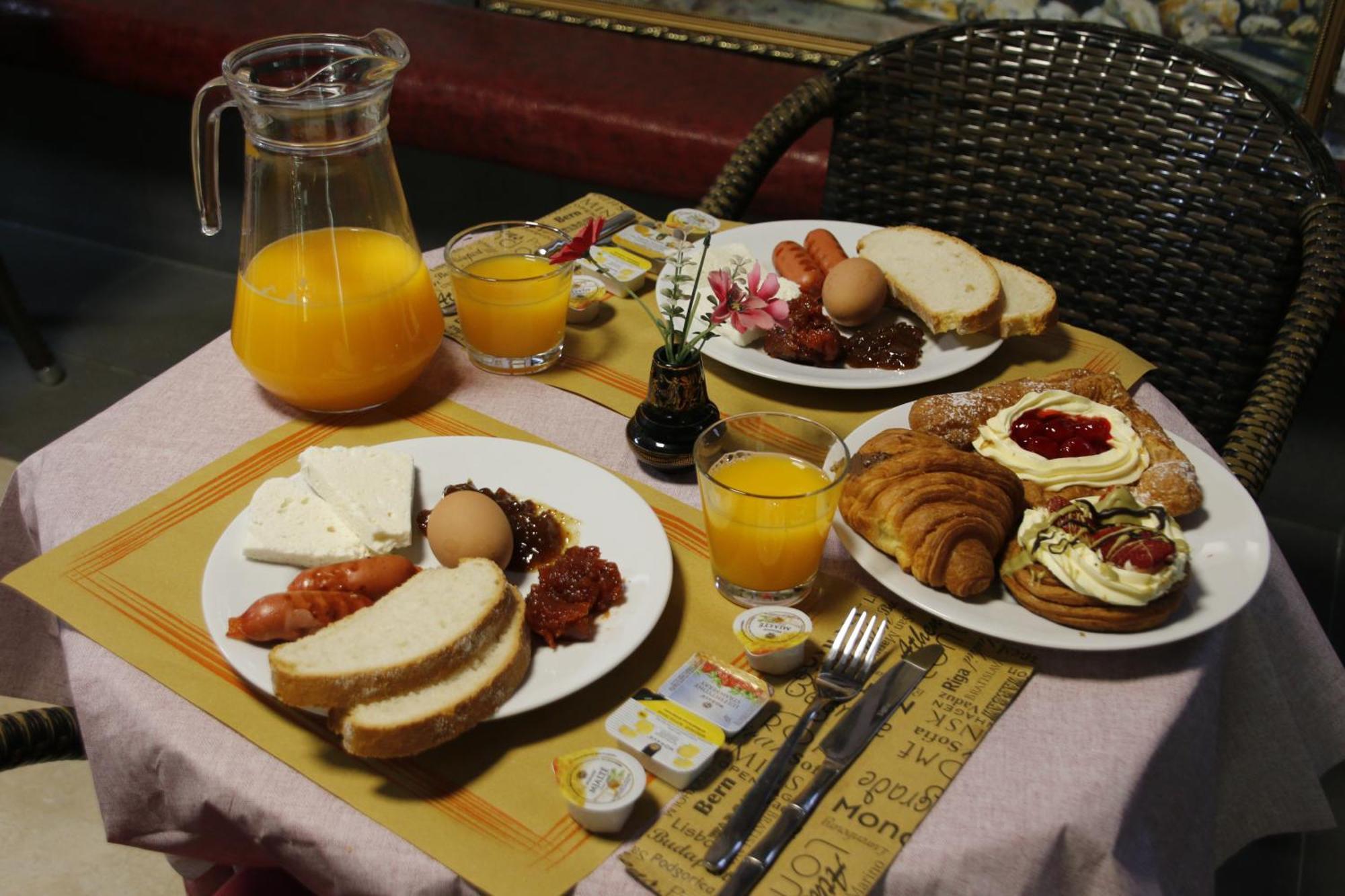 2 Kitarat Bb Bed & Breakfast Vlore Bagian luar foto