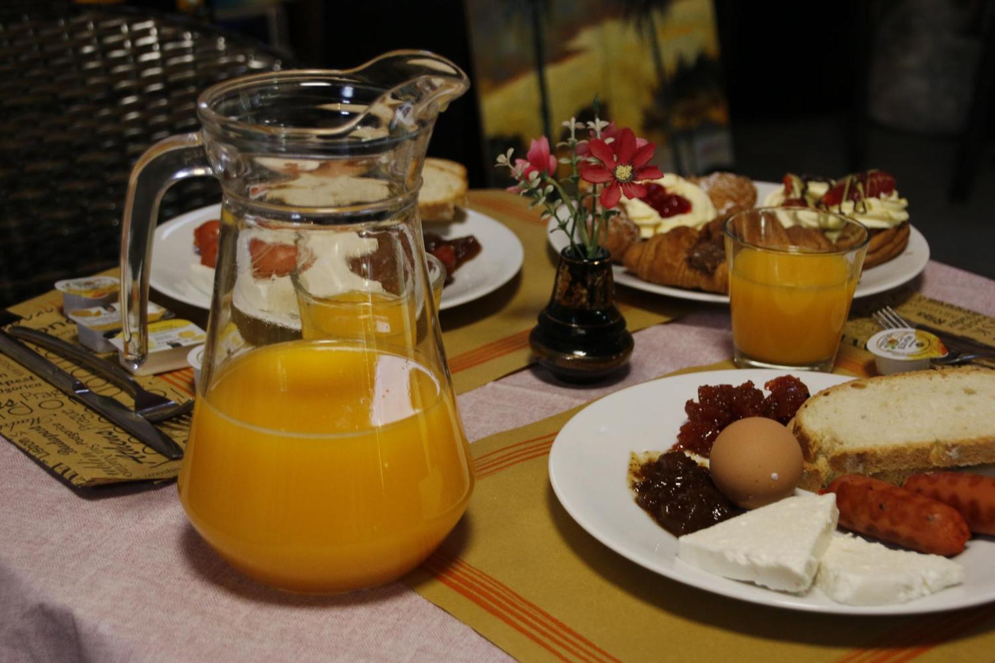 2 Kitarat Bb Bed & Breakfast Vlore Bagian luar foto